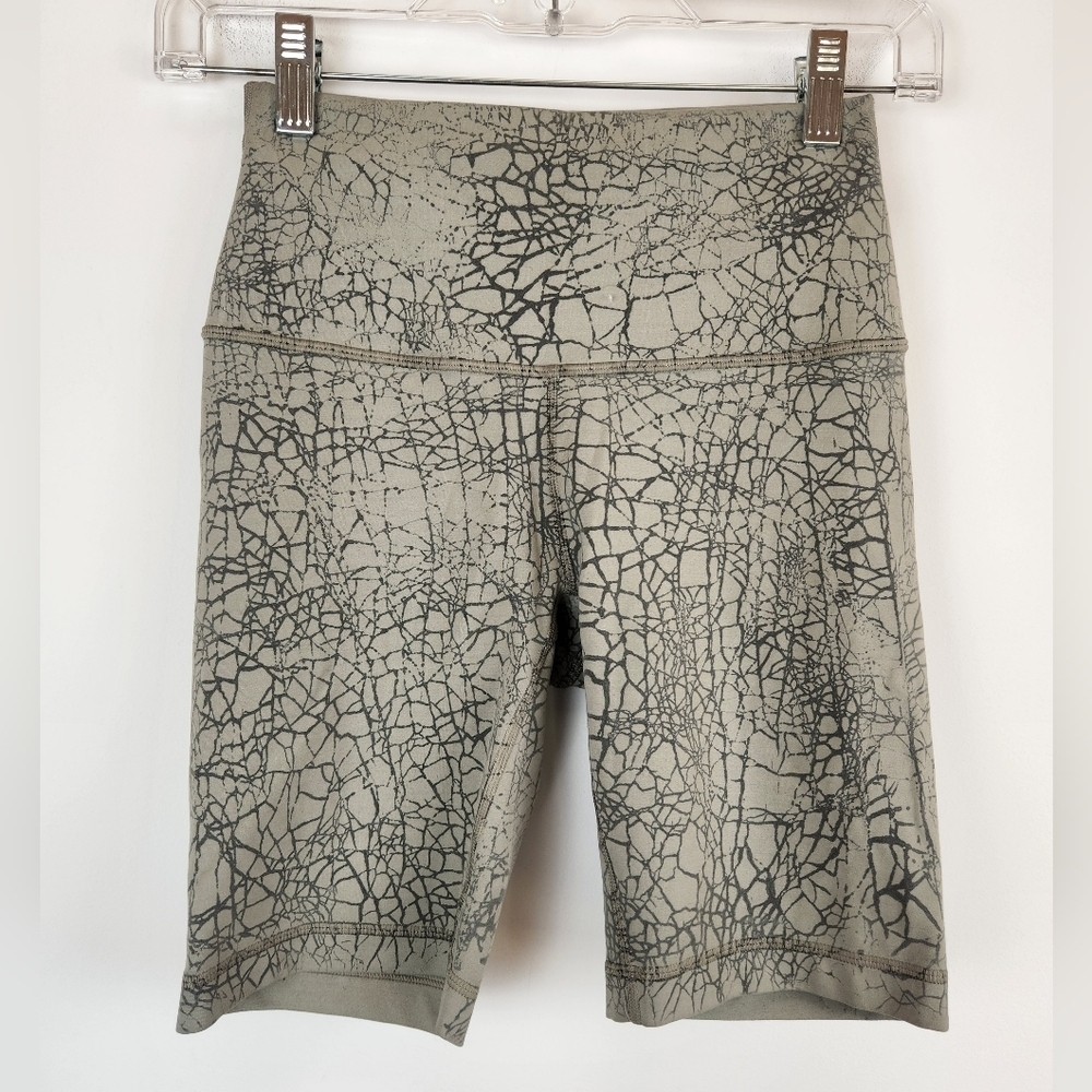 Lululemon Wunder Train High Rise Biker Shorts 7 Inch inseam Size 4.